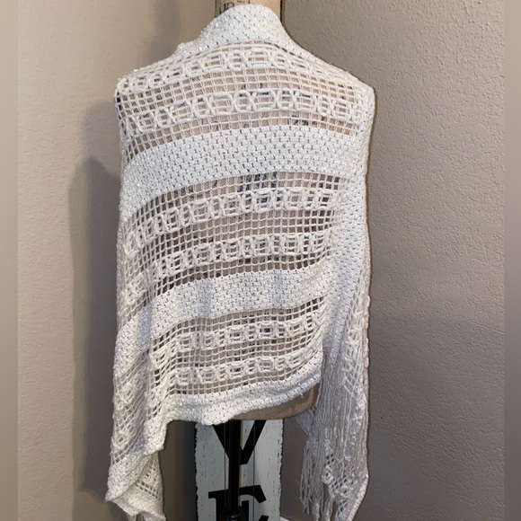 Riah Poncho - Picture 5 of 8